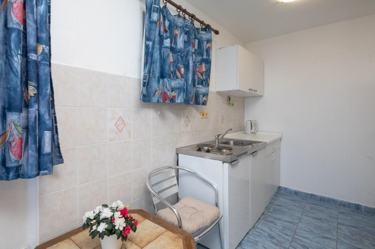 Beach Apartments "Bili Cvitak" Дуче Екстер'єр фото