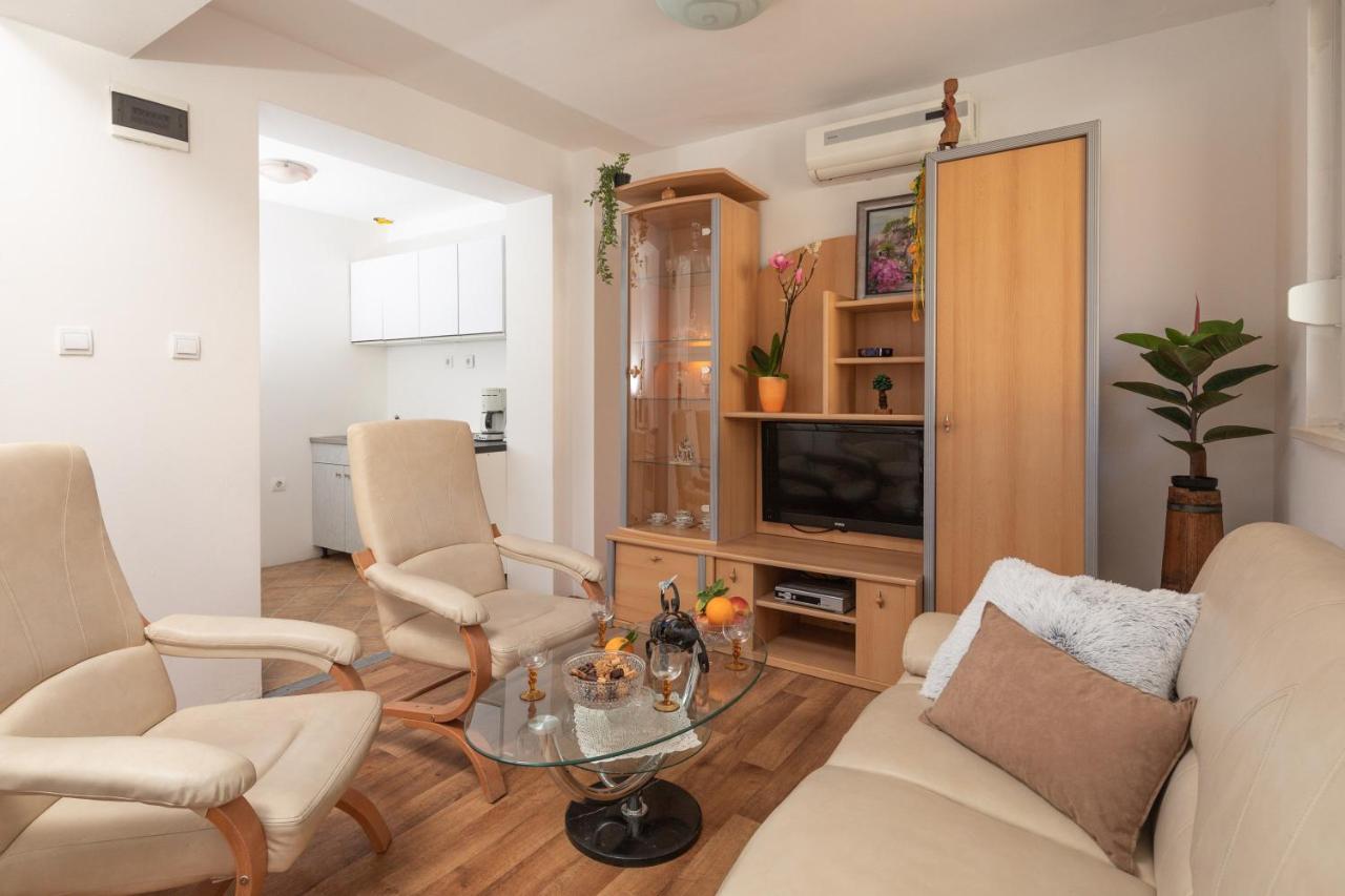 Beach Apartments "Bili Cvitak" Дуче Екстер'єр фото