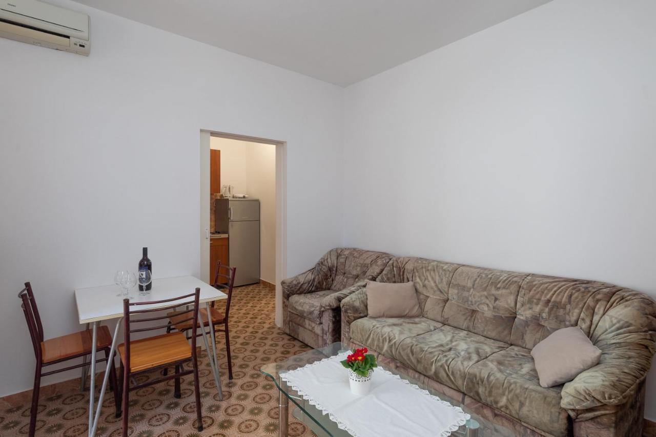Beach Apartments "Bili Cvitak" Дуче Екстер'єр фото