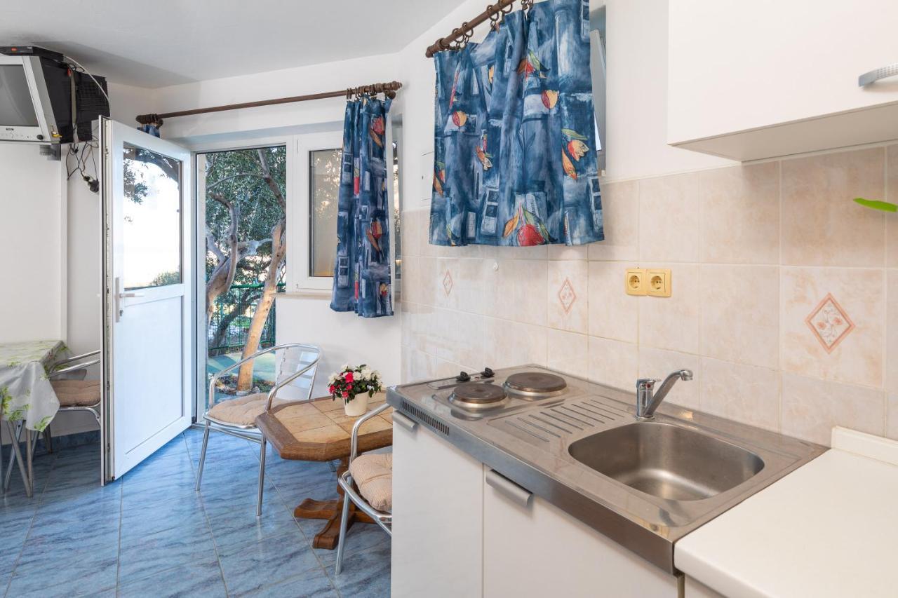 Beach Apartments "Bili Cvitak" Дуче Екстер'єр фото