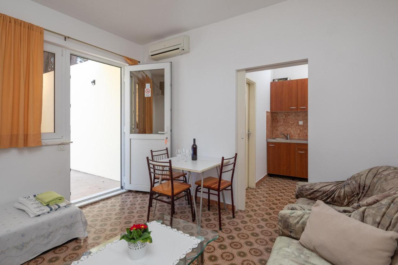Beach Apartments "Bili Cvitak" Дуче Екстер'єр фото