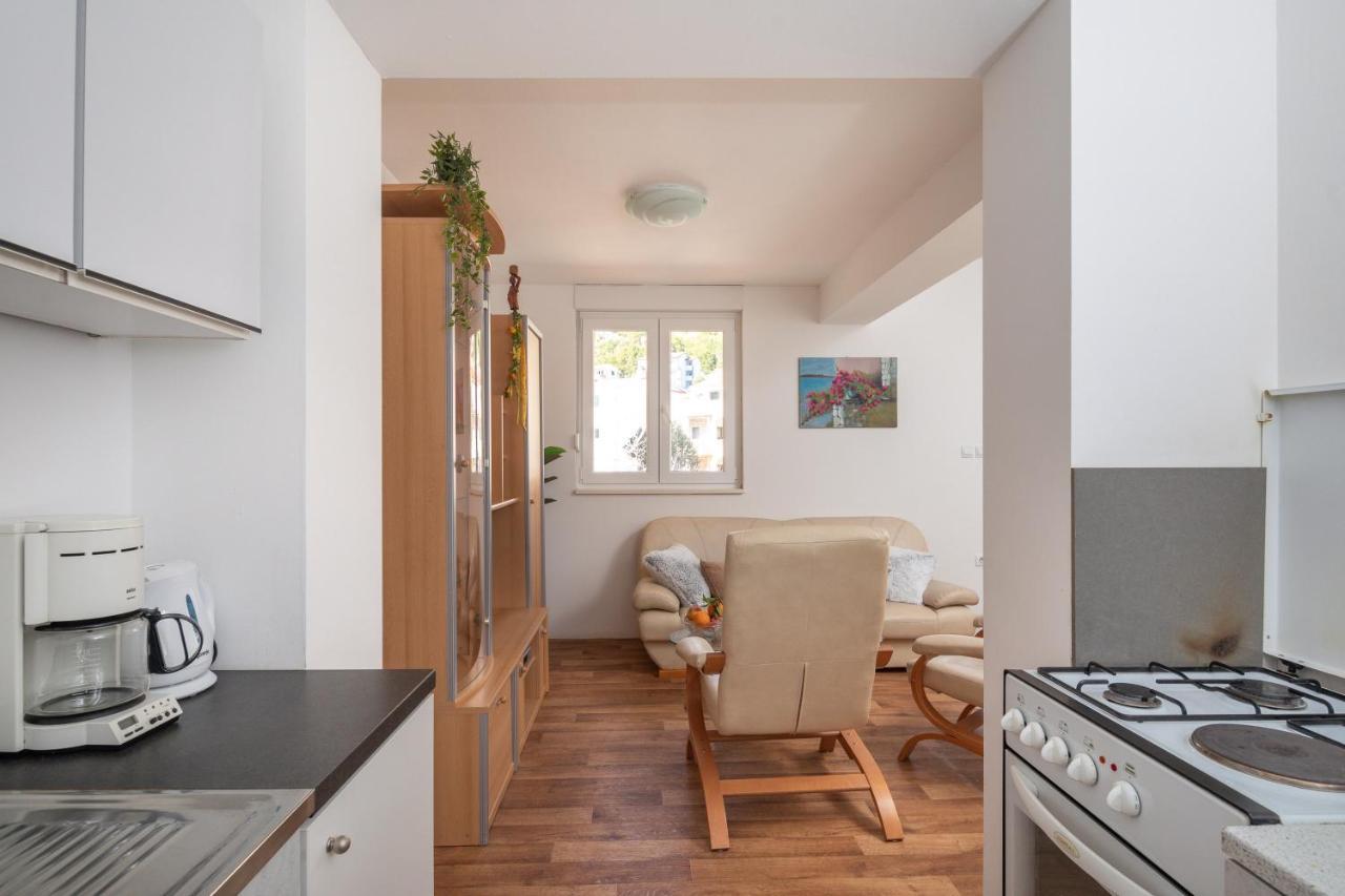 Beach Apartments "Bili Cvitak" Дуче Екстер'єр фото