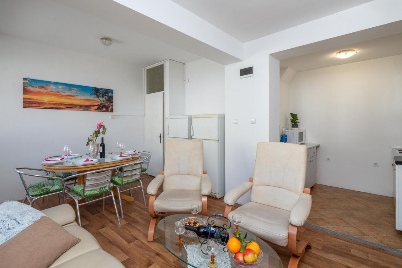 Beach Apartments "Bili Cvitak" Дуче Екстер'єр фото