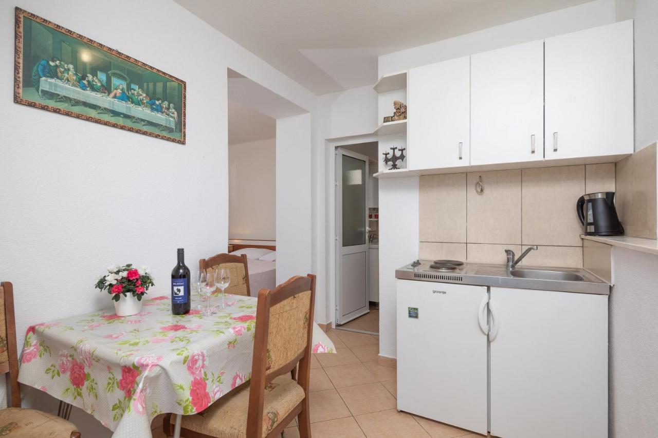 Beach Apartments "Bili Cvitak" Дуче Екстер'єр фото